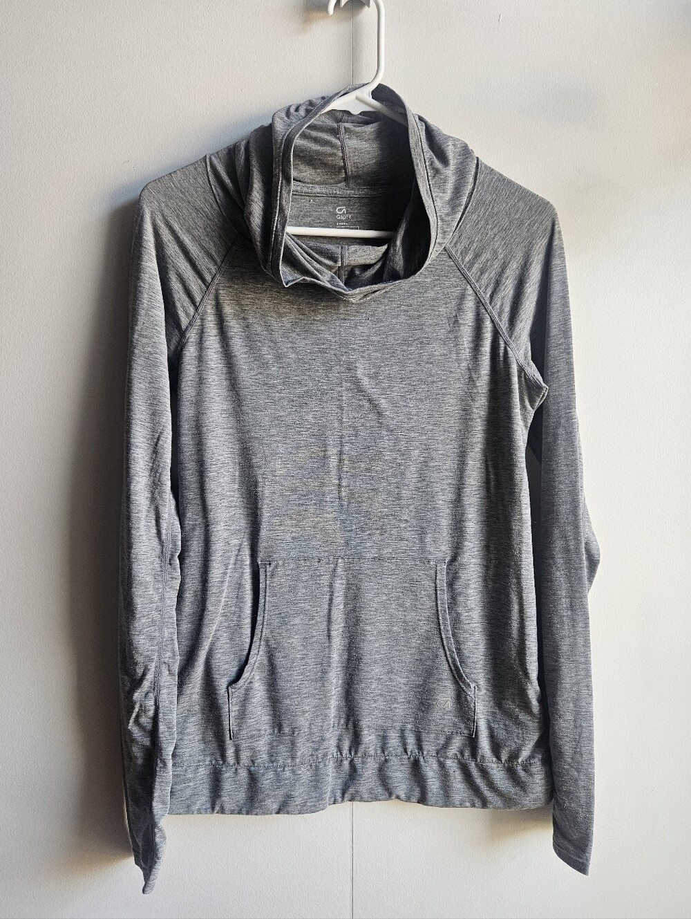 GapFit Breathe Long-Sleeve Hoodie in Women's S